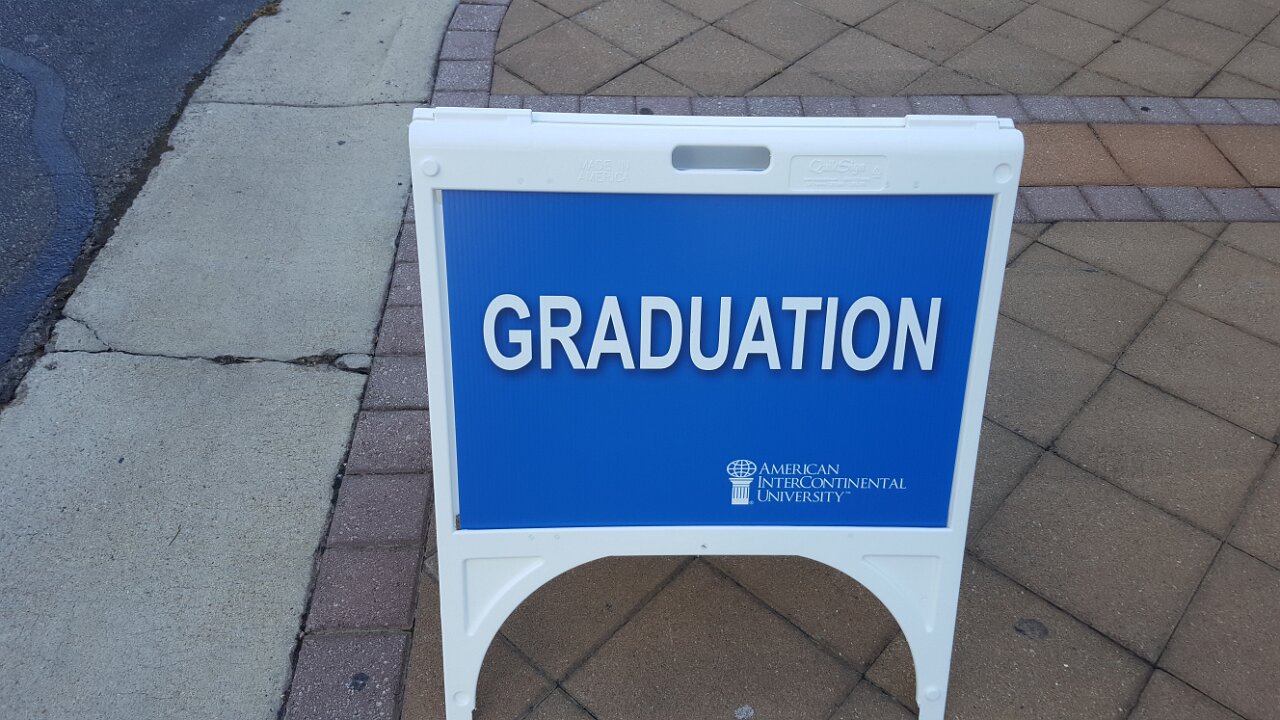 AIU_Masters_Grad_2017-13