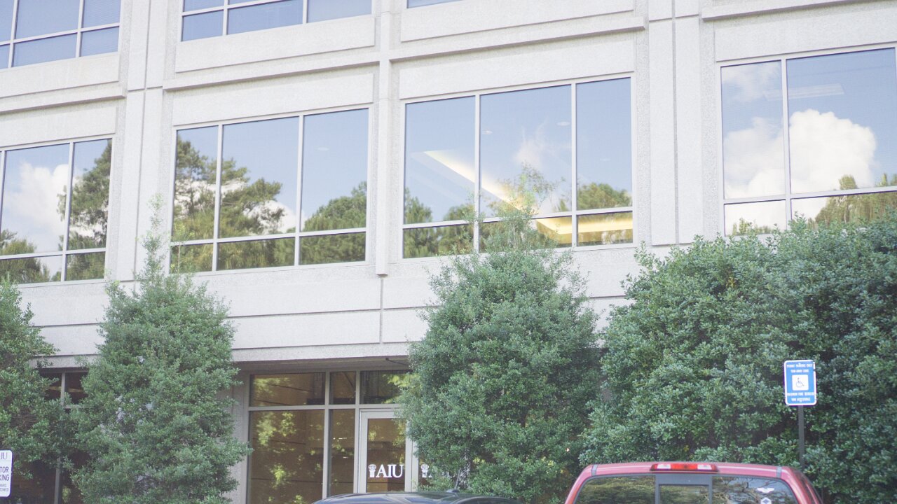 AIU_Masters_Grad_2017-16