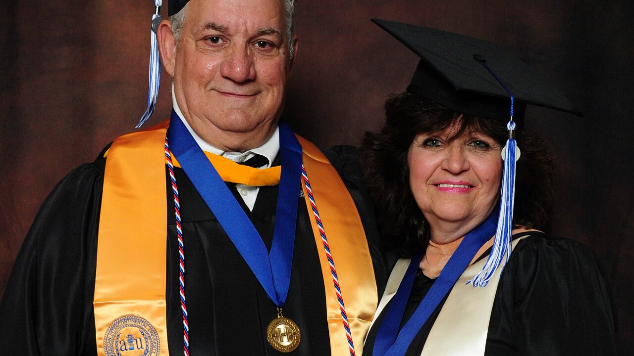 AIU_Masters_Grad_2017_16